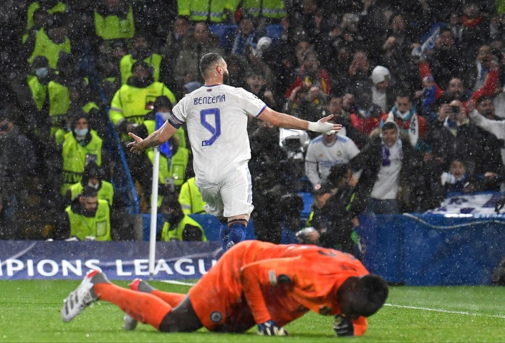  莱比锡红牛逆袭成功，积分榜三甲争夺白热化  