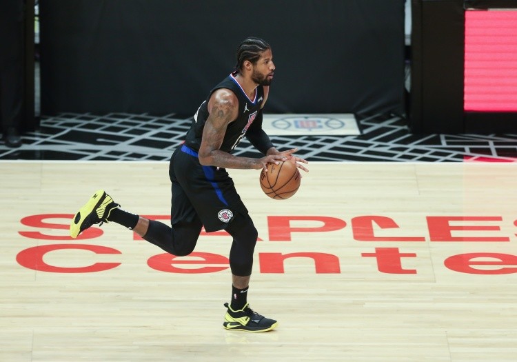  乔治关键抢断快船险胜太阳保留西部竞争悬念